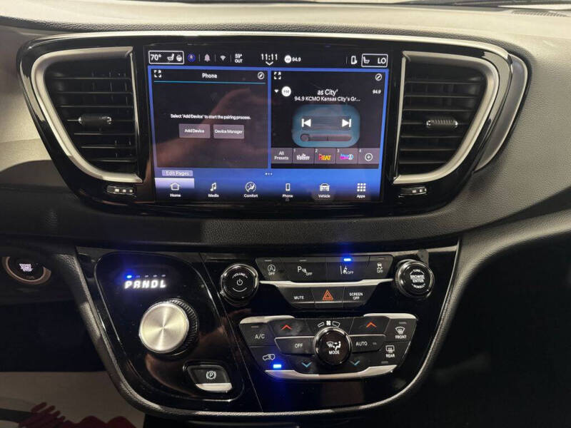 2025 Chrysler Pacifica Select