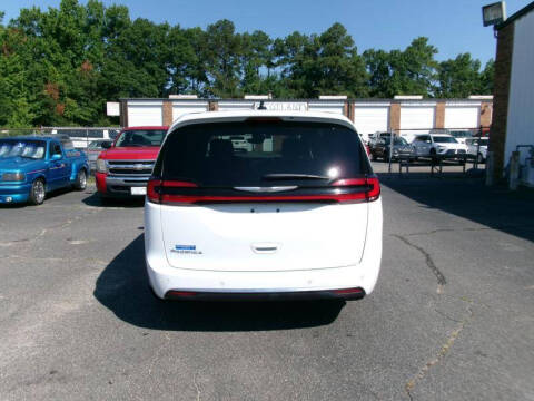2025 Chrysler Pacifica Select