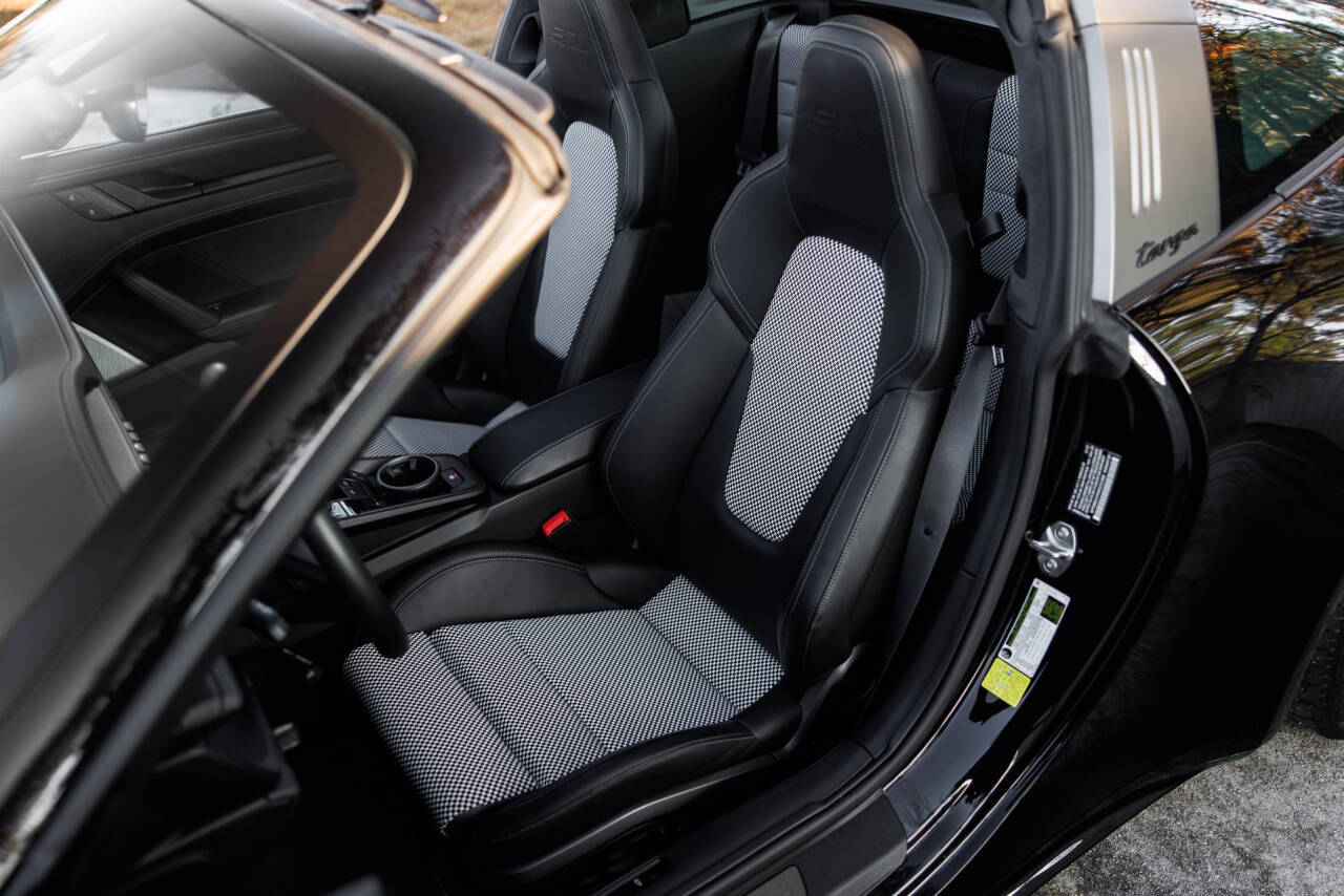 2022 Porsche 911 14