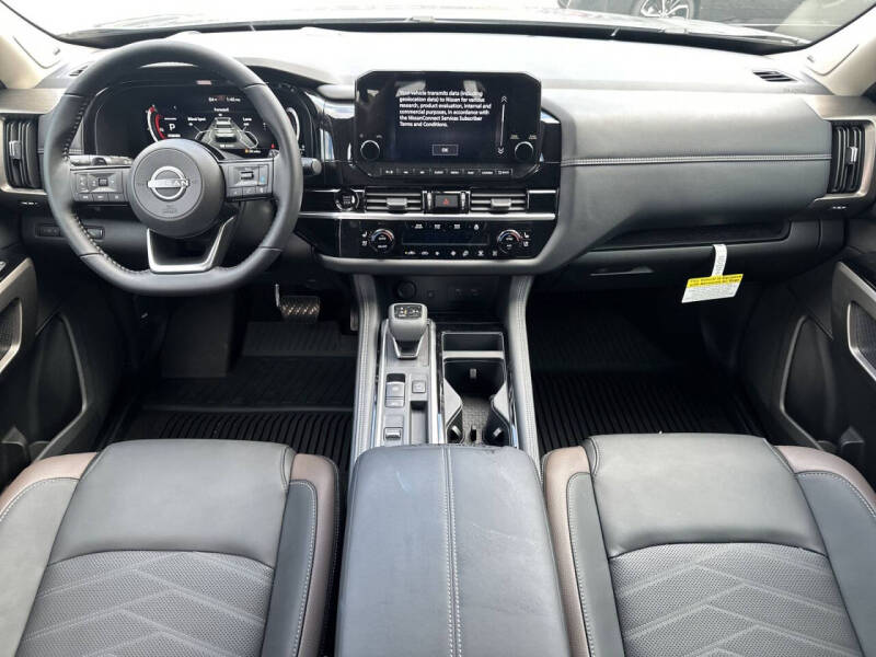 2025 Nissan Pathfinder Platinum