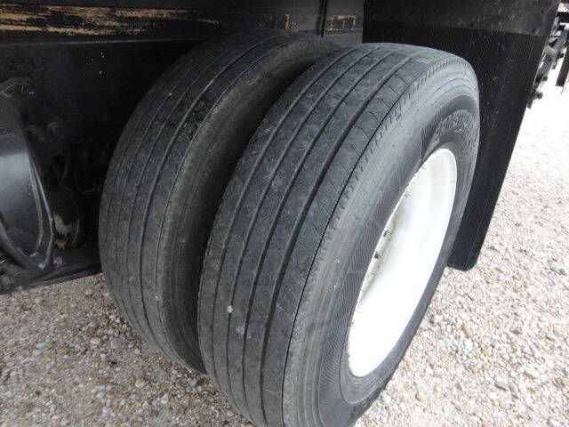 2008 Freightliner M2 106