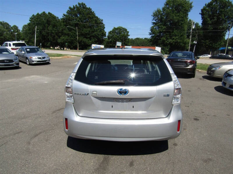 2012 Toyota Prius v Two