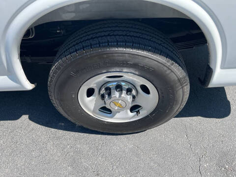 2025 Chevrolet Express LT 3500