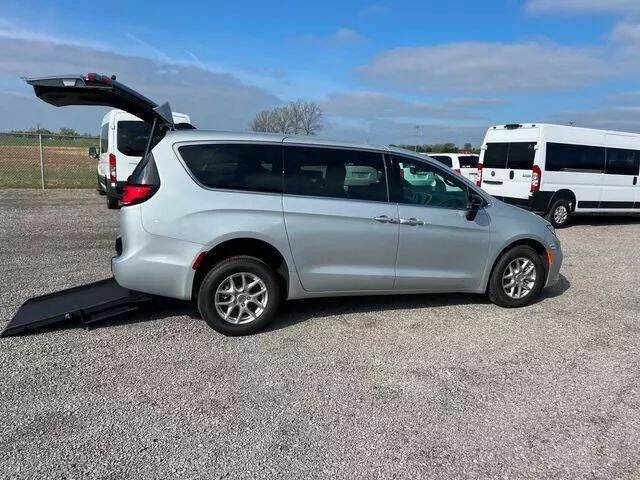 2024 Chrysler Pacifica Touring