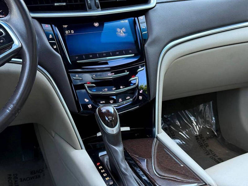 2013 Cadillac XTS Luxury Collection