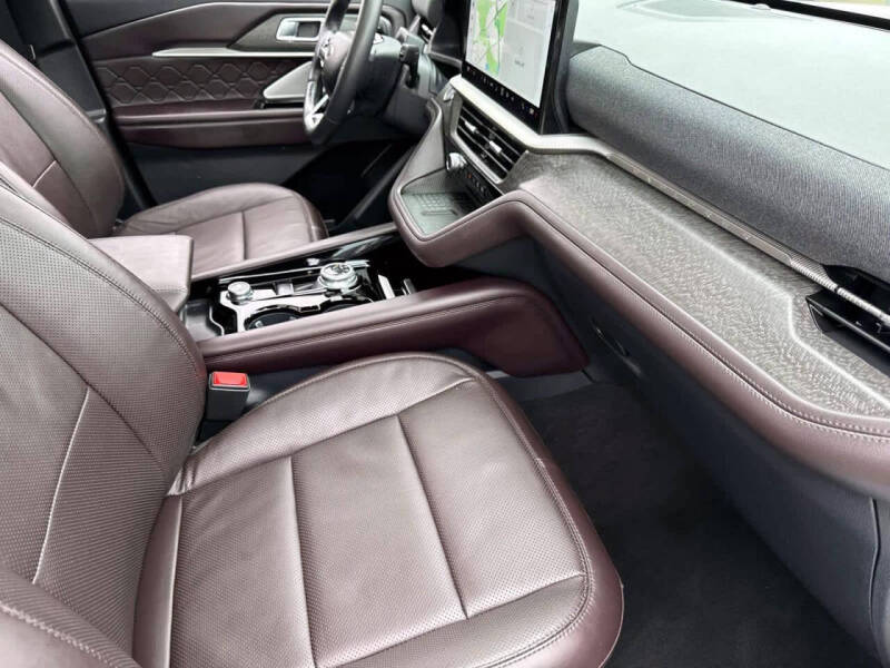 2025 Ford Explorer Platinum