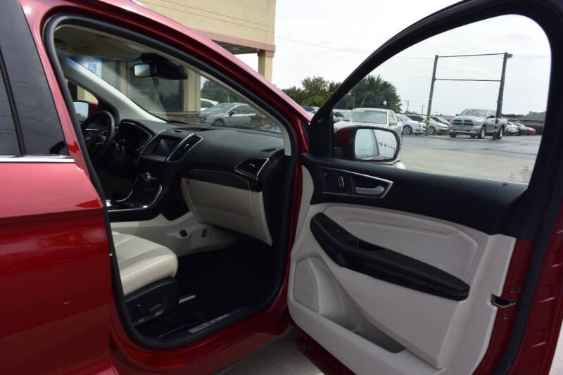 2020 Ford Edge Titanium