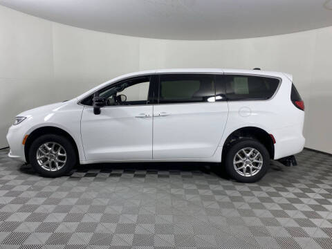 2024 Chrysler Pacifica Touring