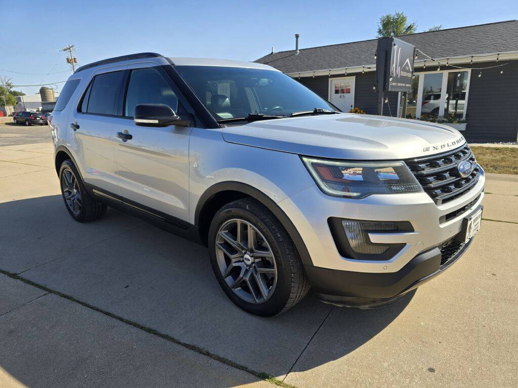 2016 Ford Explorer for sale at Bigfoot Auto in Hiawatha, IA