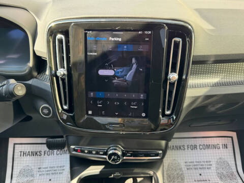 2025 Volvo XC40 B5 Plus Dark Theme