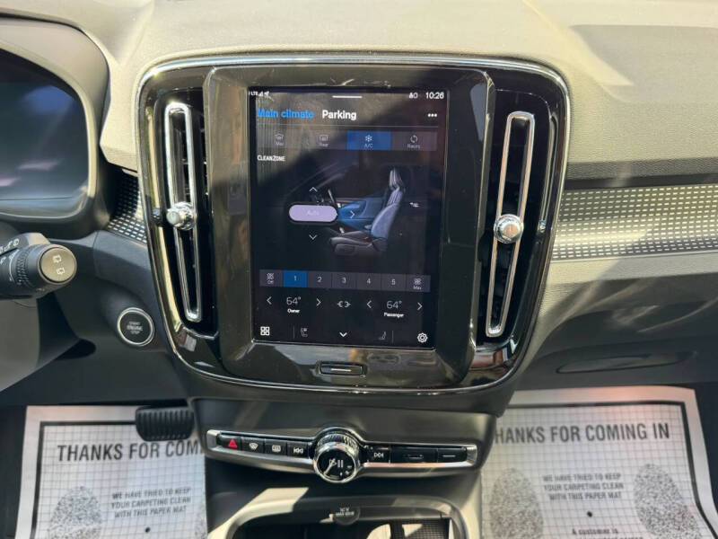 2025 Volvo XC40 B5 Plus Dark Theme