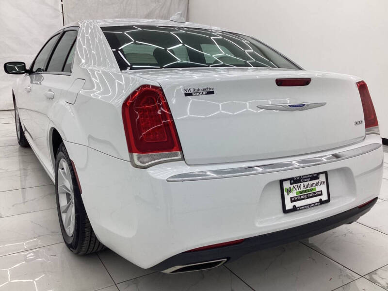 2021 Chrysler 300 Touring