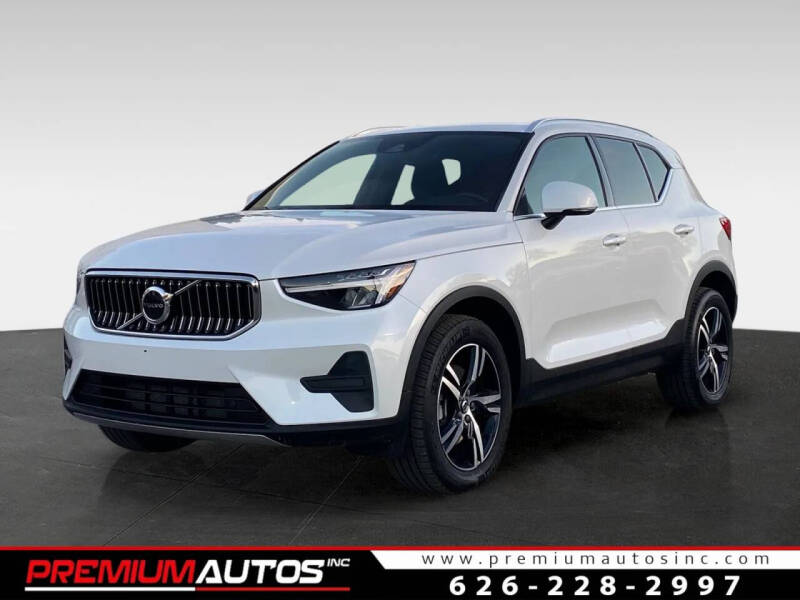 2025 Volvo XC40 B5 Core Bright Theme