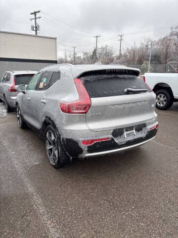 2025 Volvo XC40 B5 Plus Bright Theme