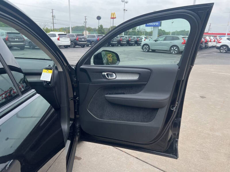 2026 Volvo XC40 B5 Plus