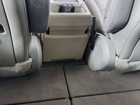 2011 Volkswagen Routan SEL Premium