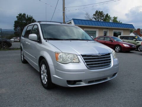 2008 Chrysler Town and Country for sale at Supermax Autos in Strasburg VA