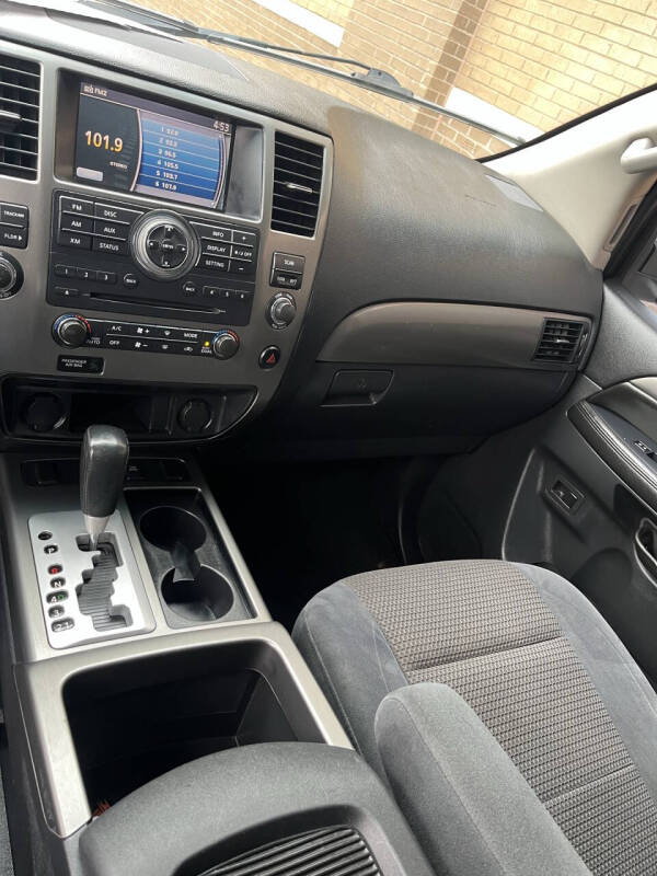 2013 Nissan Armada SV