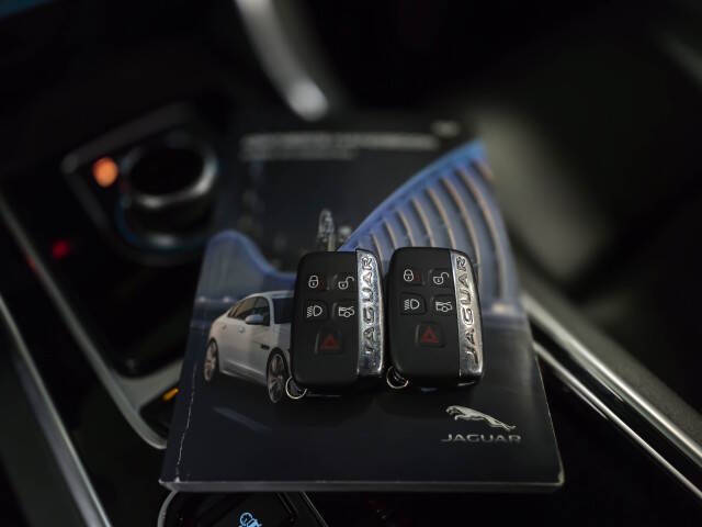 2017 Jaguar XF 35t R-Sport