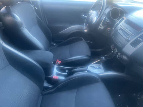 2010 Mitsubishi Outlander SE