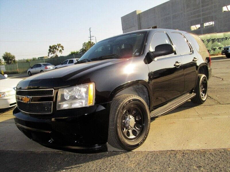 2014 Chevrolet Tahoe null photo 2