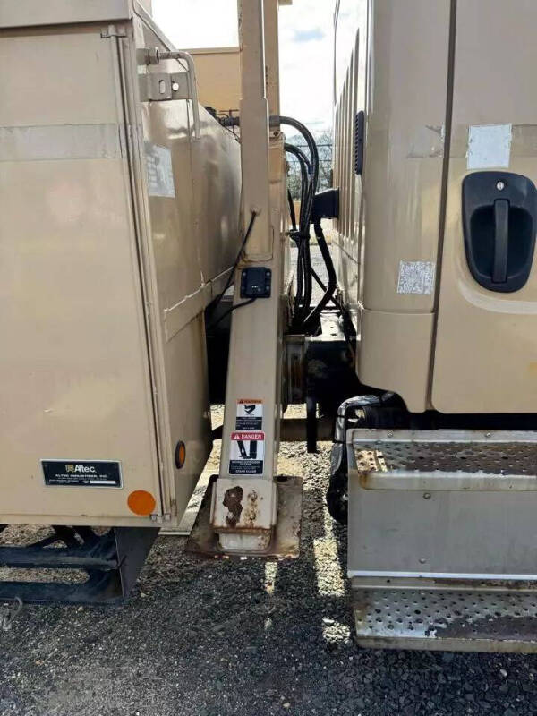 2014 Freightliner M2 106