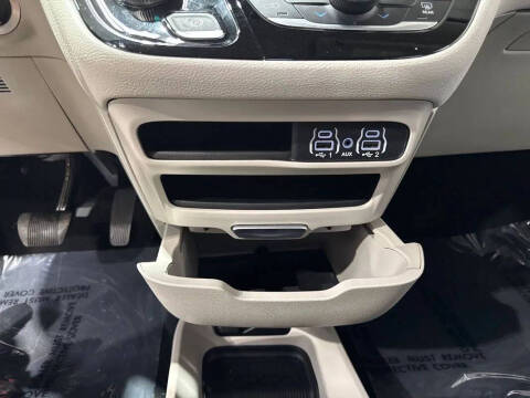 2024 Chrysler Pacifica Plug-In Hybrid Select