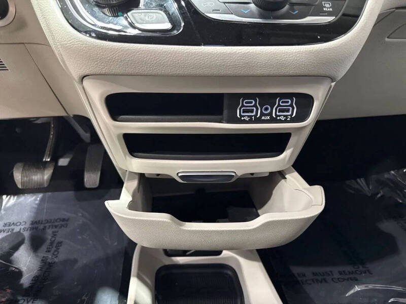 2024 Chrysler Pacifica Plug-In Hybrid Select