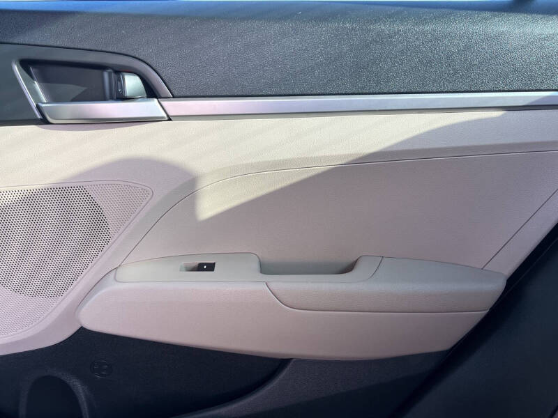 2020 Hyundai Elantra SE