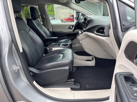 2017 Chrysler Pacifica Touring-L