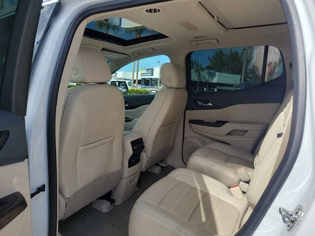 2023 GMC Acadia Denali