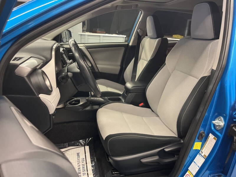 2017 Toyota RAV4 Hybrid XLE