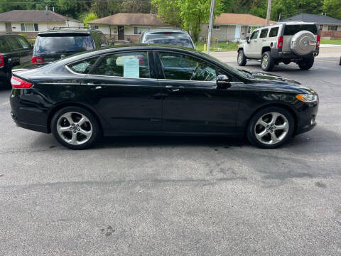 2016 Ford Fusion for sale at CHRIS AUTO SALES in Cincinnati OH