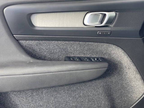 2024 Volvo XC40 B5 Plus Bright Theme