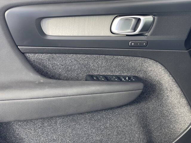 2024 Volvo XC40 B5 Plus Bright Theme