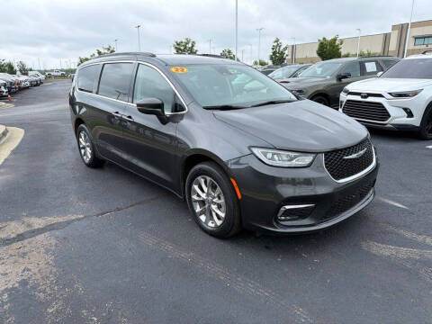 2022 Chrysler Pacifica Touring L Photo