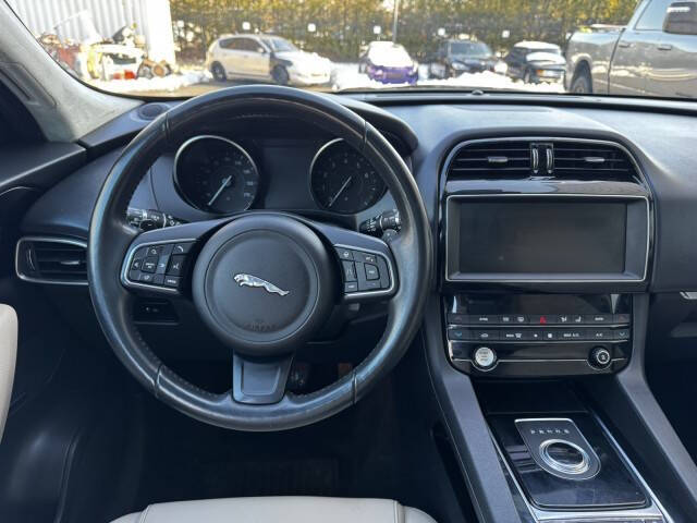 2020 Jaguar F-PACE 25t Premium