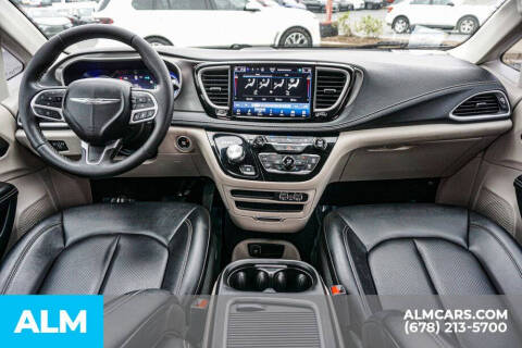 2024 Chrysler Pacifica Plug-In Hybrid Select