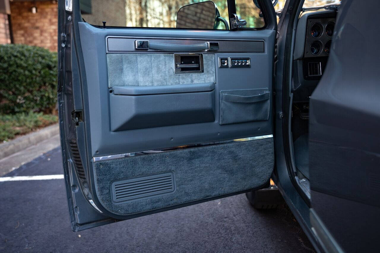 1988 Chevrolet Suburban 24
