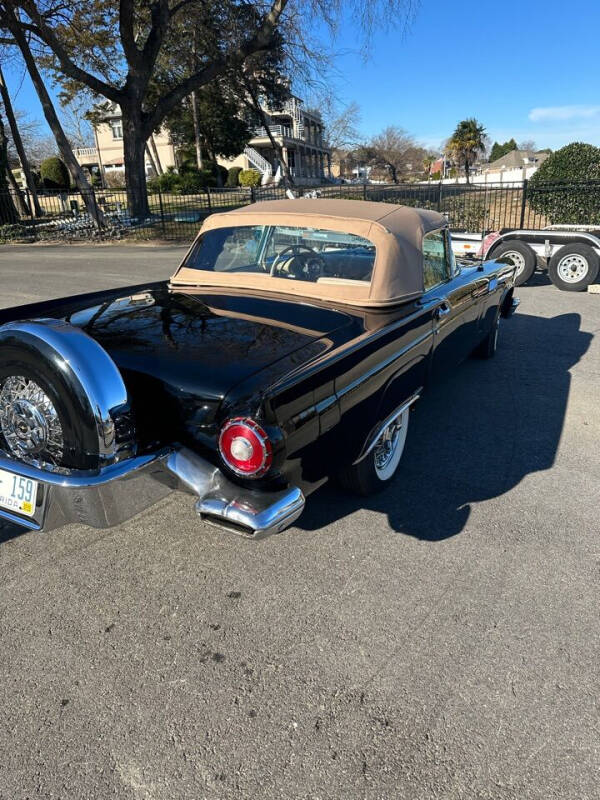 1957 Ford Thunderbird