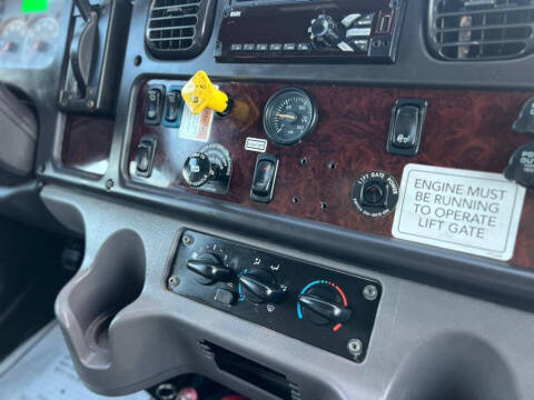 2020 Freightliner M2 106