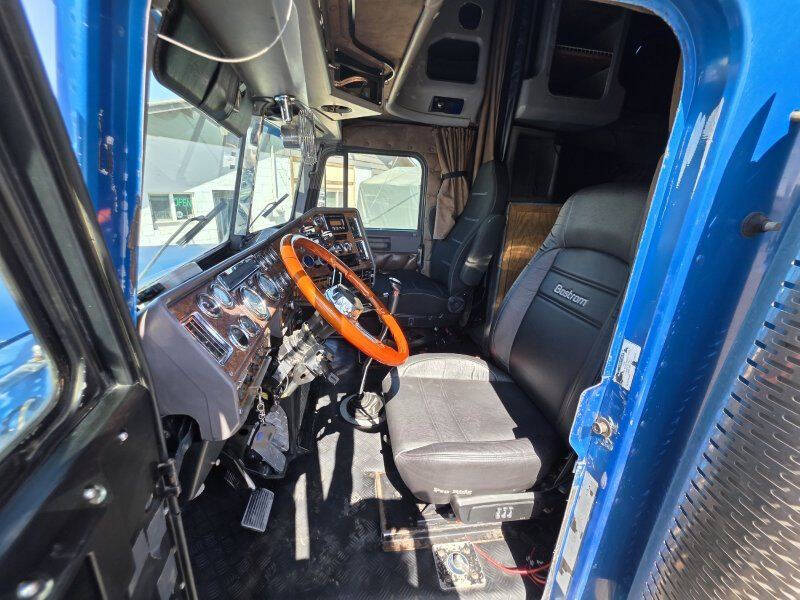 2001 Freightliner Conventional XL