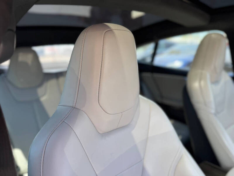 2016 Tesla Model S 90D