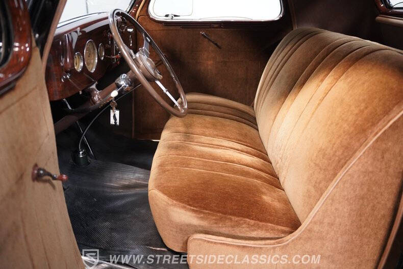 1936 Ford Deluxe