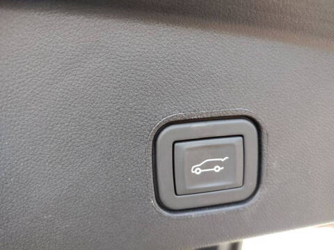 2025 Cadillac LYRIQ Luxury 3