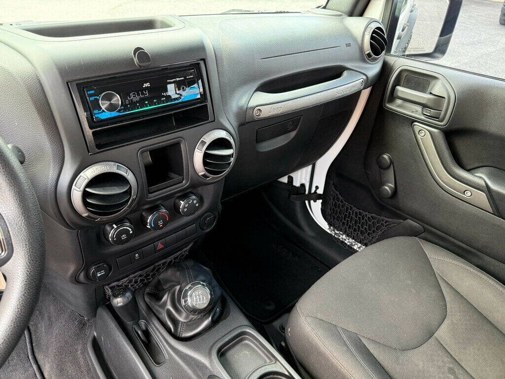 2015 Jeep Wrangler Unlimited 31