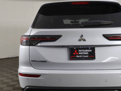 2026 Mitsubishi Outlander ES