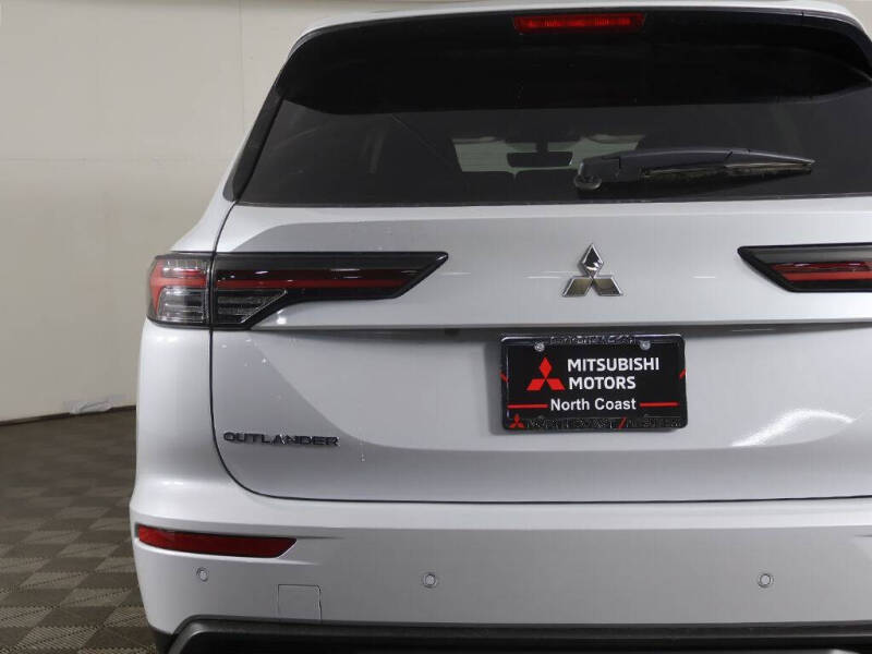 2026 Mitsubishi Outlander ES