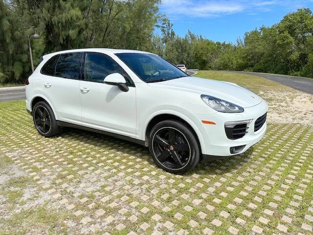 2017 Porsche Cayenne Platinum Edition photo 3