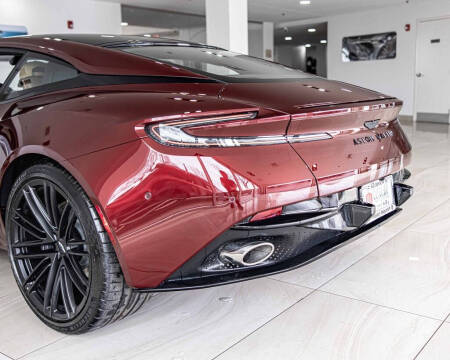 2025 Aston Martin DB12 V8